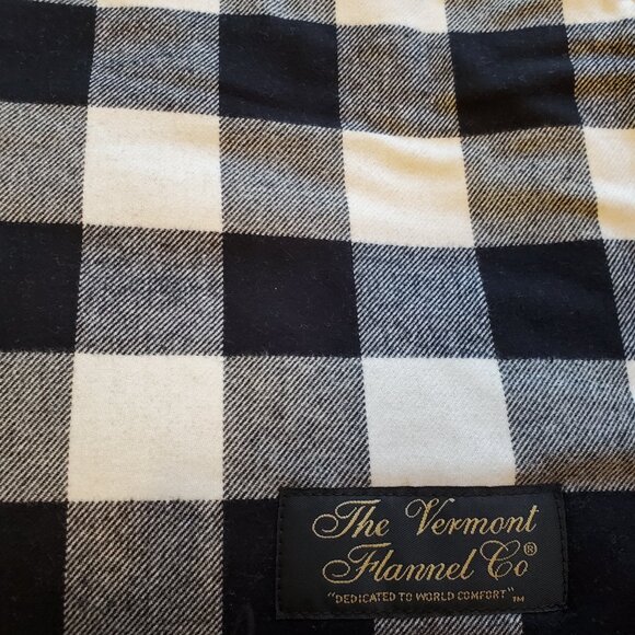 Vermont Flannel Stadium Blanket in Grey Buffalo, new with tags - Picture 5 of 5